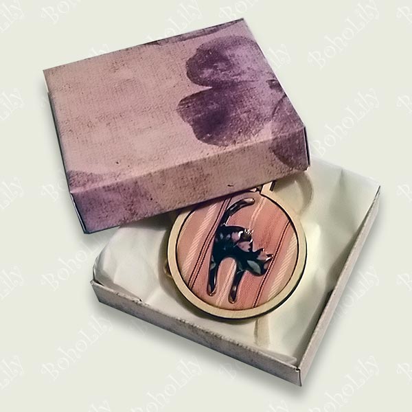 A black and floral cat charm stitched onto pink striped recycled fabric.  Supplied with contrasting fabric yarn hanging loop and a lovely handmade gift box.