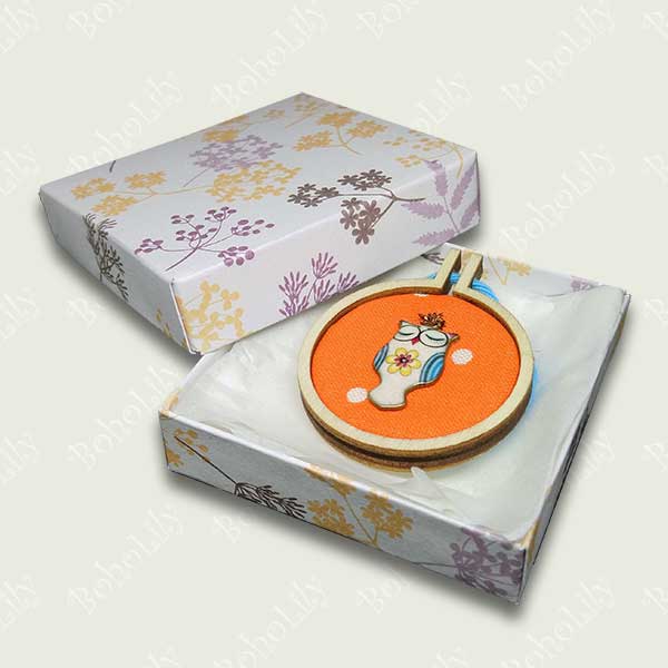 This is an owl charm hand stitched using DMC metallic thread onto an orange polka dot fabric.  It comes supplied with a contrasting cotton yarn loop ready for hanging and is supplied in a pretty handmade gift box. This colourful piece would make a great gift. Only one available.